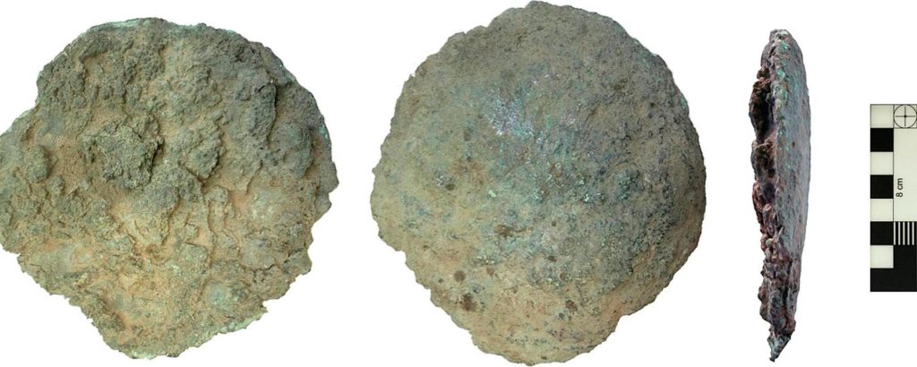 Upphittad koppartacka i flera perspektiv